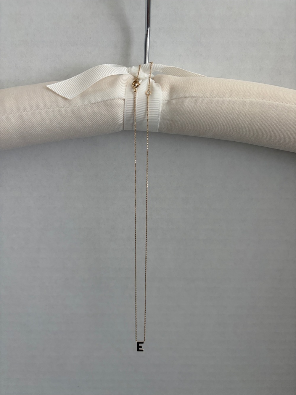 Mejuri Gold 'E' Initial Pendant Necklace